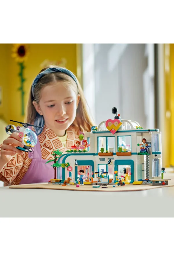 LEGO Friends Heartlake City Hastanesi 42621 - 7 Yaş ve Üzeri İçin Yapım Seti (1045 Parça) - Görsel 4
