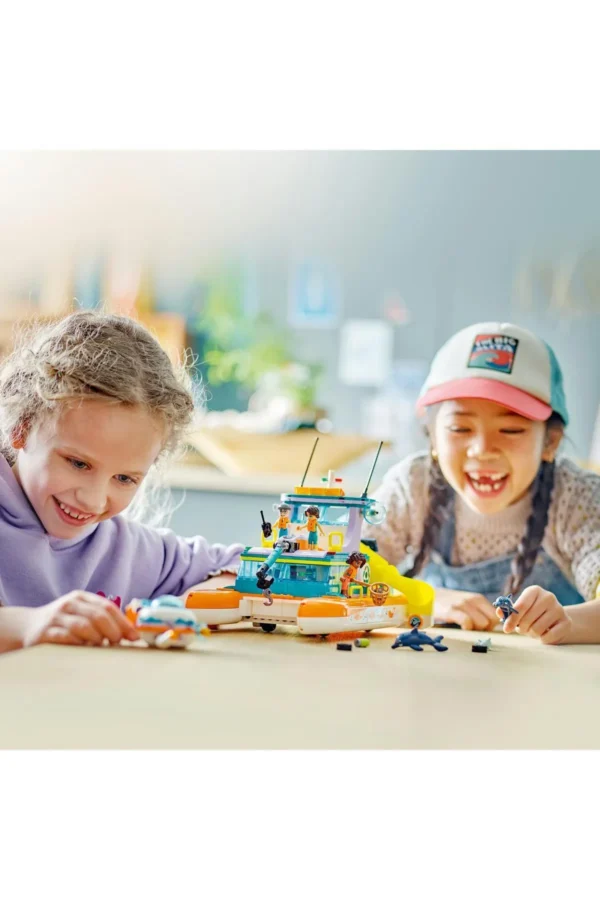 LEGO Friends Deniz Kurtarma Teknesi 41734 Oyuncak Yapım Seti (717 PARÇA) - Görsel 3
