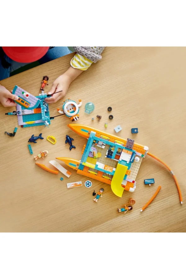 LEGO Friends Deniz Kurtarma Teknesi 41734 Oyuncak Yapım Seti (717 PARÇA) - Görsel 2