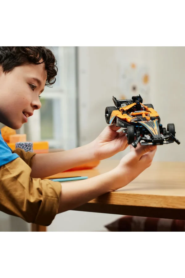 LEGO Technic NEOM McLaren Formula E Yarış Arabası 42169 -9 Yaş ve Üzeri İçin Yapım Seti (452 Parça) - Görsel 5
