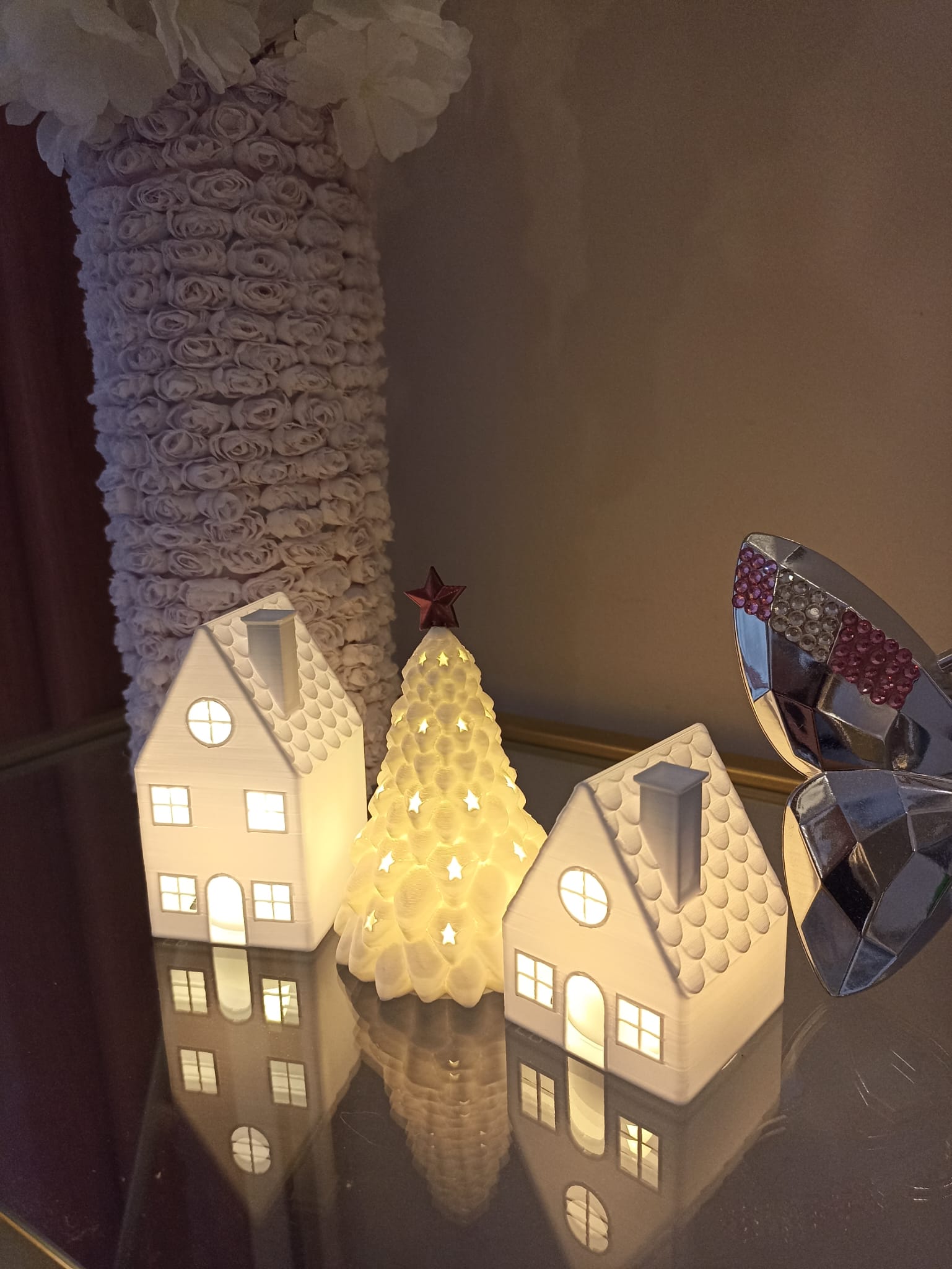 Yılbaşı Dekorasyon Led Mumlu 2 li Ev ve 12 cm Çam Ağacı Seti - Görsel 4