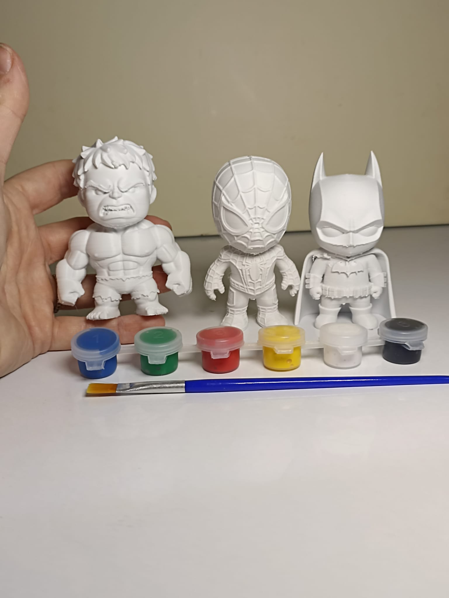 3 ADET SÜPER KAHRAMANLAR BOYAMA ETKİNLİĞİ 9 CM BOYA VE FIRÇA DAHİLDİR PLASTİKTİR - Görsel 2